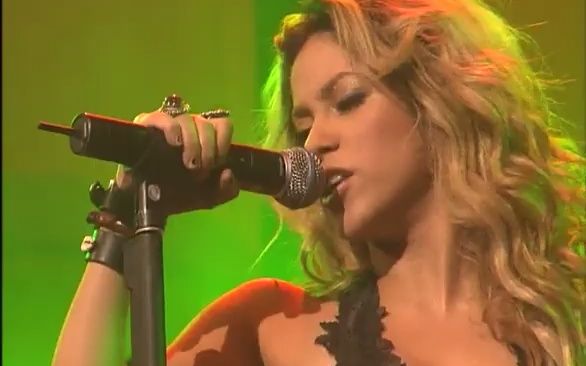 [图]【夏奇拉】Shakira - Whenever Wherever 2002 TopPop_480p