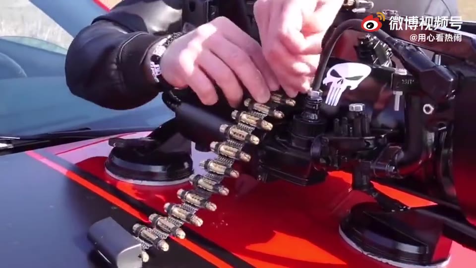 交警:来来来前面那个礼炮车靠边停