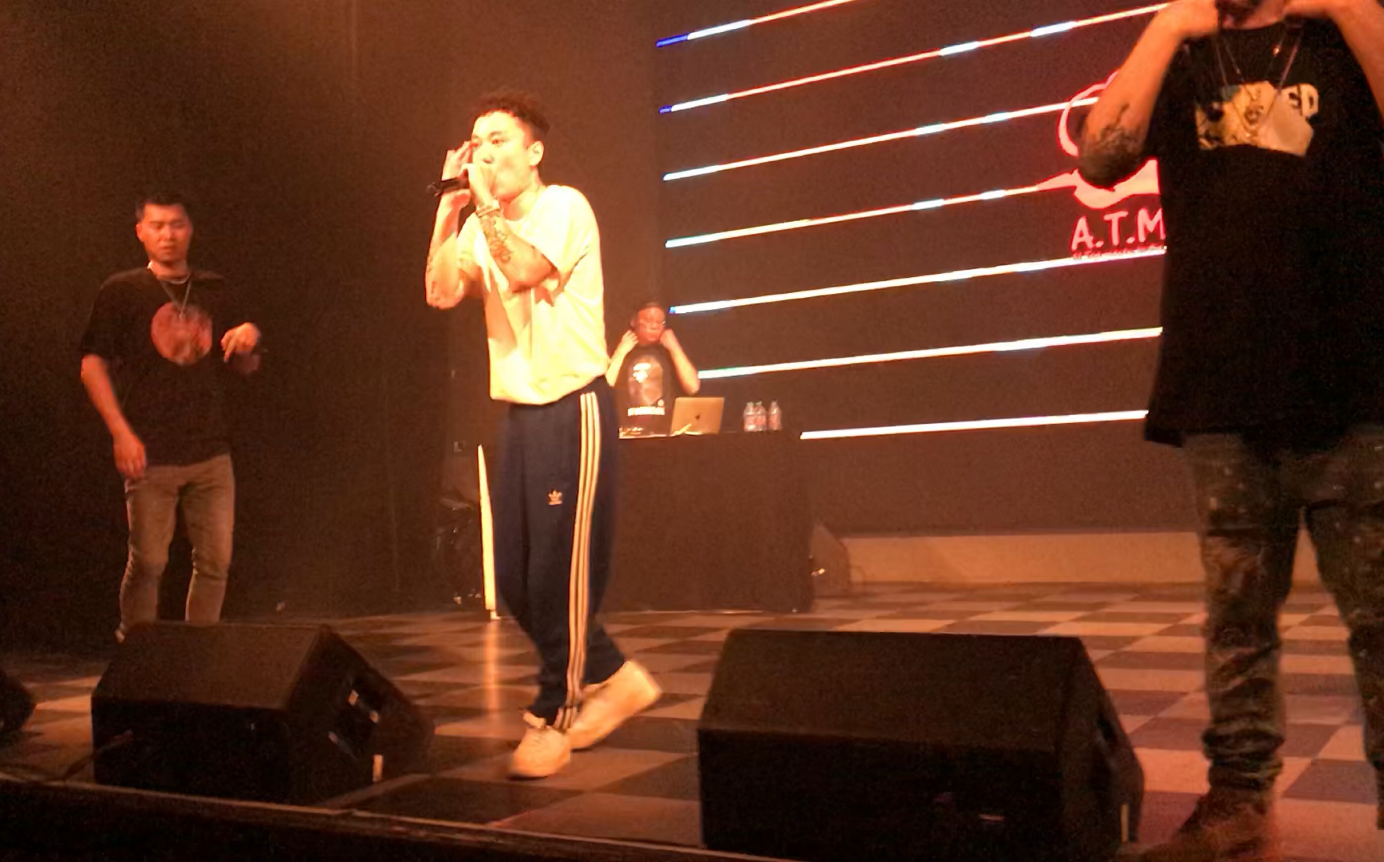 巡演上海站ansrj 校服不潮 孟子握手