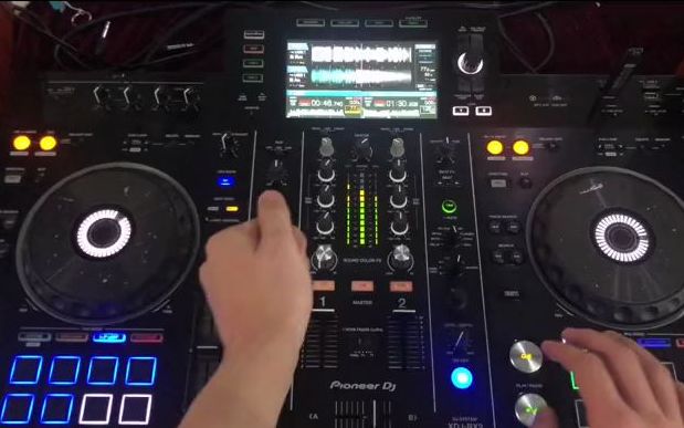 [图]【DJ】十年老DJ都是这样飞歌的，学到又是赚到