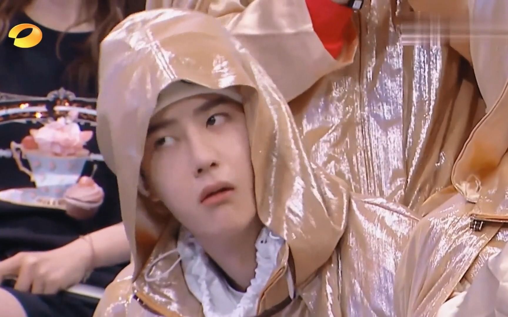 王一博脑洞有多大,拿雨伞被何炅谢娜取笑,跟着大张伟直接跑偏了