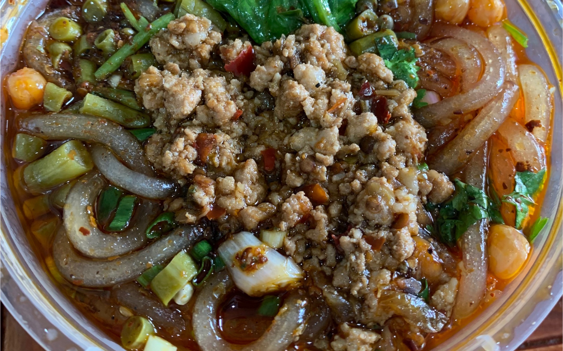 肉末酸辣粉又有谁能拒绝呢反正我是不行而且这家的老板会把粉提前泡透