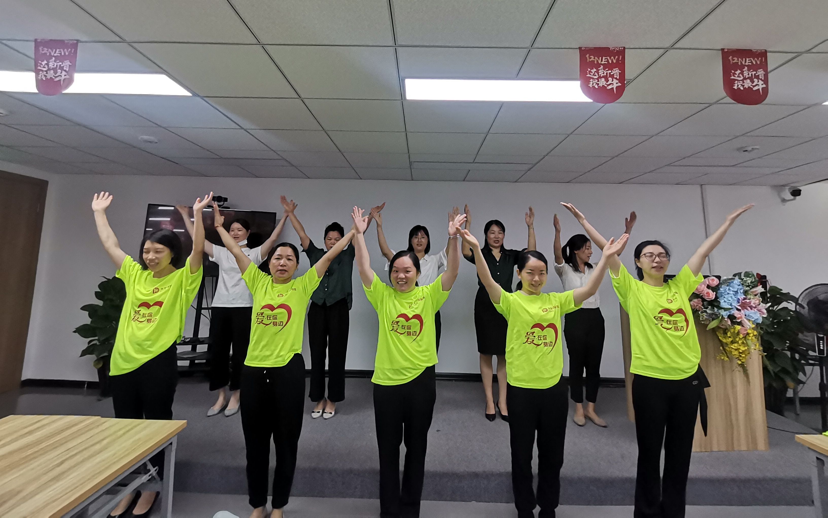 郑新梅总监区《打靶归来》
