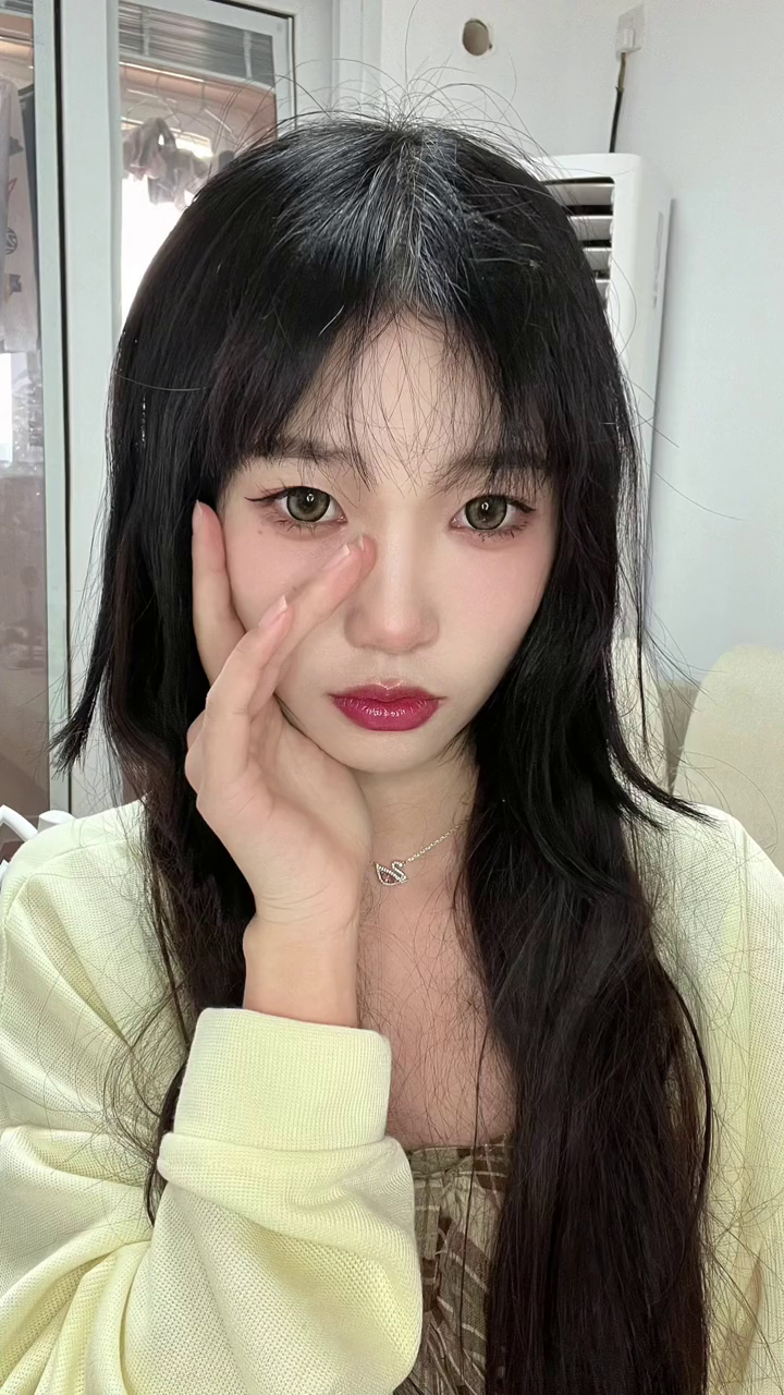 喜欢我再来烦我氛围感原相机自拍笨蛋美女