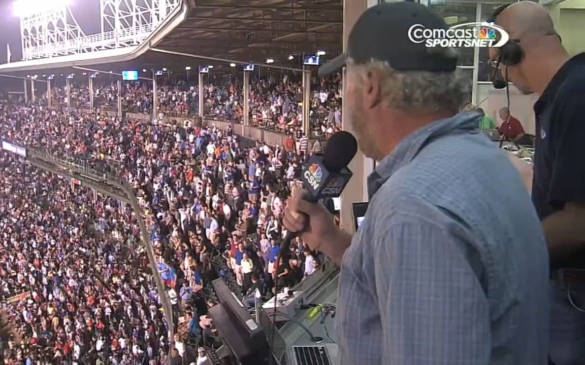 [图]William Petersen sings Take Me Out to the Ball Game