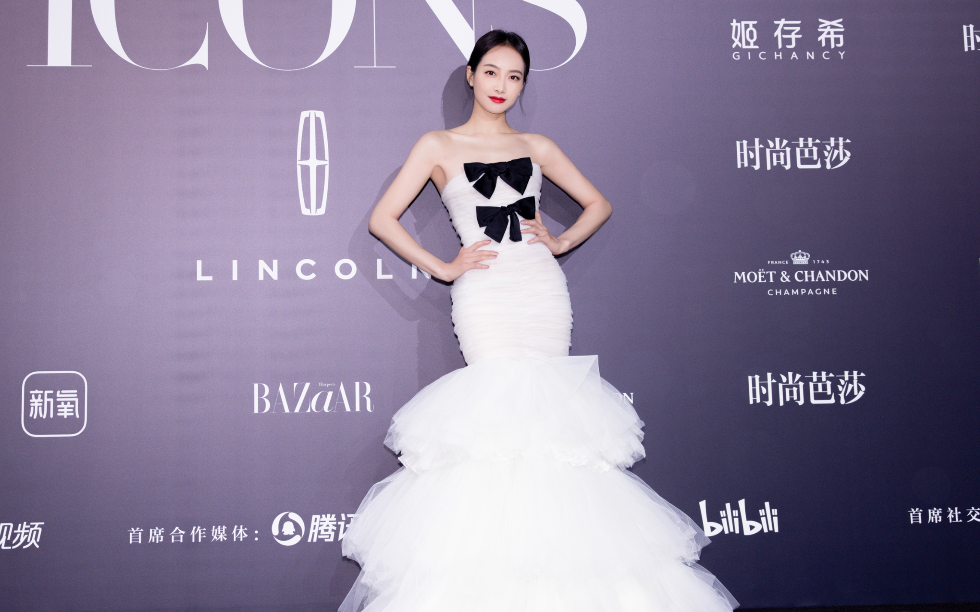 【宋茜】时尚芭莎年度派对 宋茜红毯cut | 白色蝶舞恋花裙好绝啊_哔哩