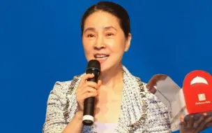 Descargar video: 在成龙身边隐忍20年，接纳私生女只是表面，揭开林凤娇稳坐正宫背后的秘密