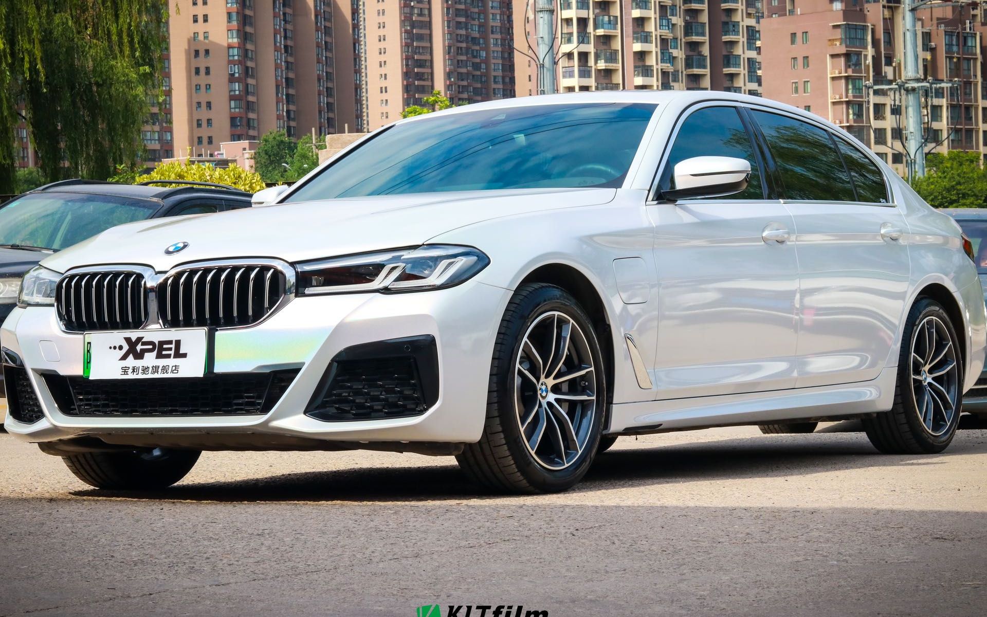 xpel西安汽车贴膜宝马5系装贴七彩镭射白案列