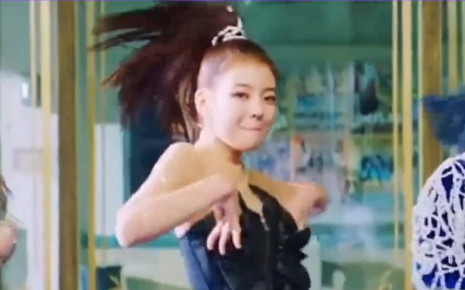 瓶女心动瞬间混剪,但是鸡你太美版