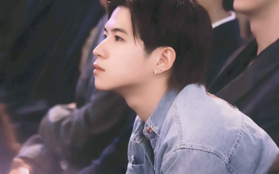 林乐杰plan乐乐2月17日的相关饭拍电梯那边没按门自己开了乐乐惊了一