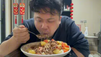 咖喱土豆牛肉盖饭满满一大盘，过瘾