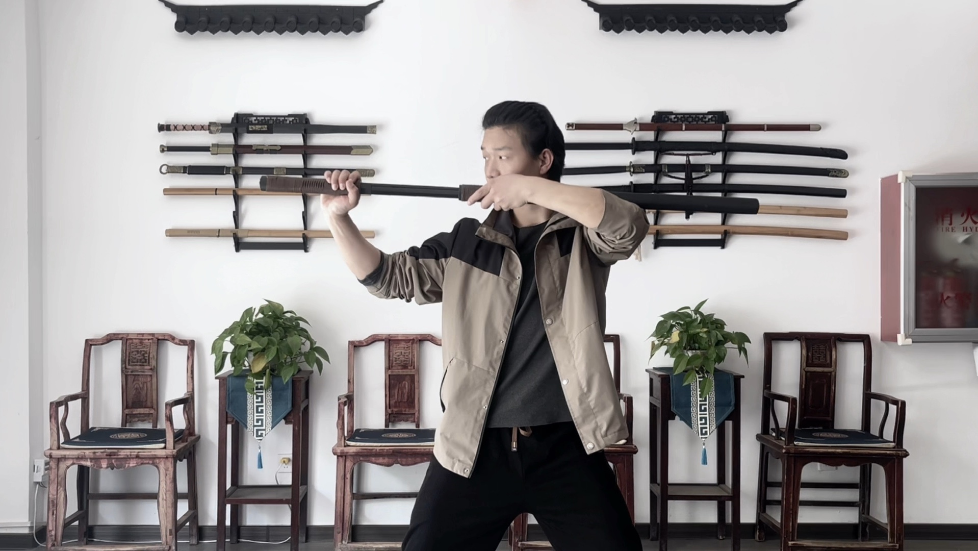 一刀砍、唐横刀帅气动作-Hzx黄知行-拔刀素材-哔哩哔哩视频