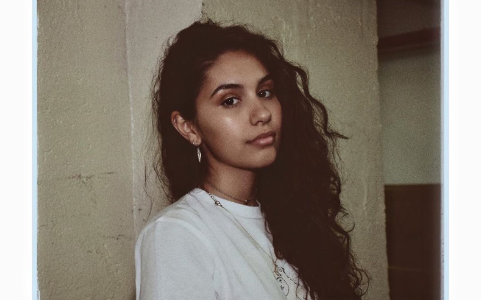 alessia cara铁肺阿莱live再唱单曲《here》