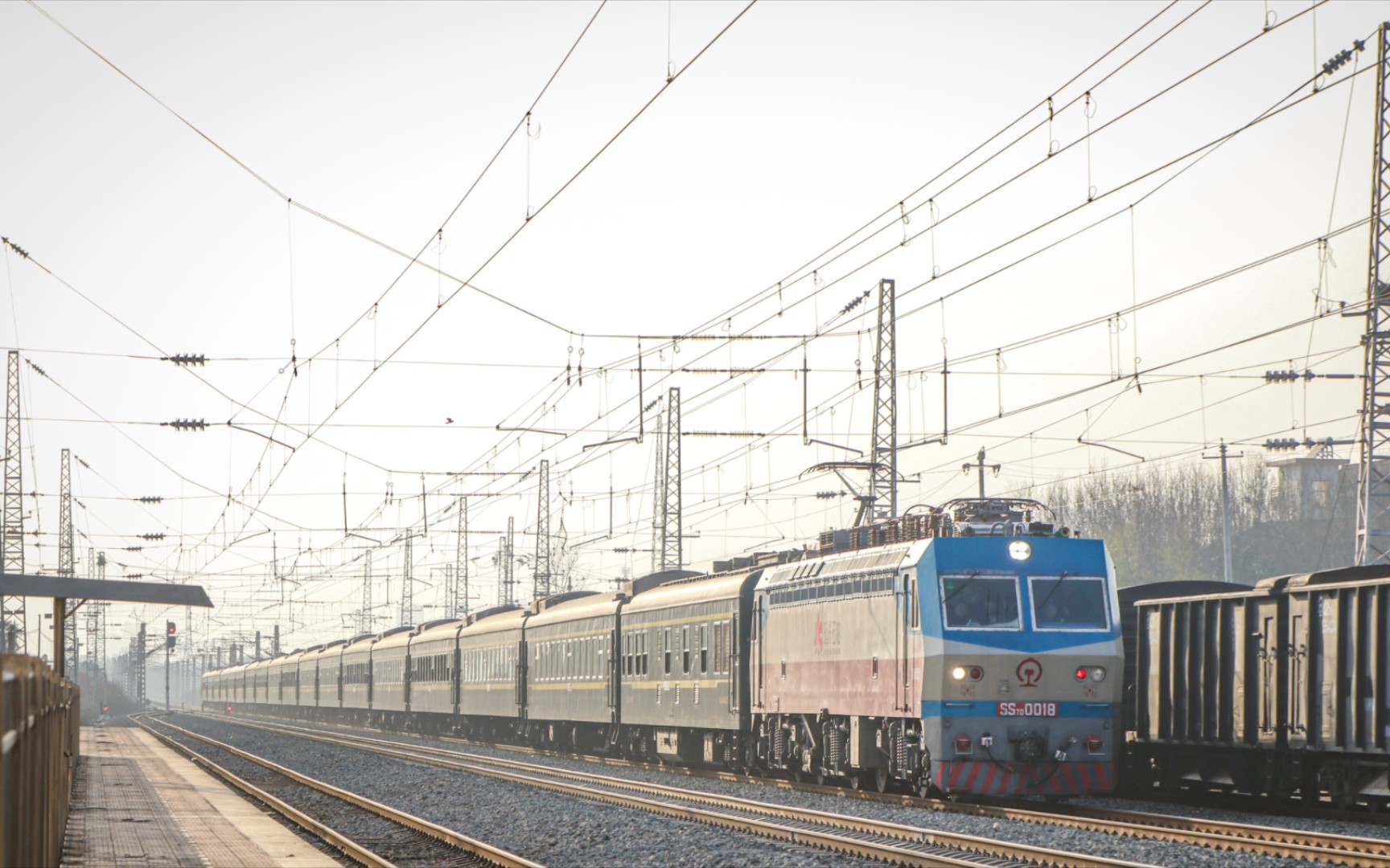 【阳安铁路】西局西段ss7d-0018牵引春运临客k4858次(成都西——上海)