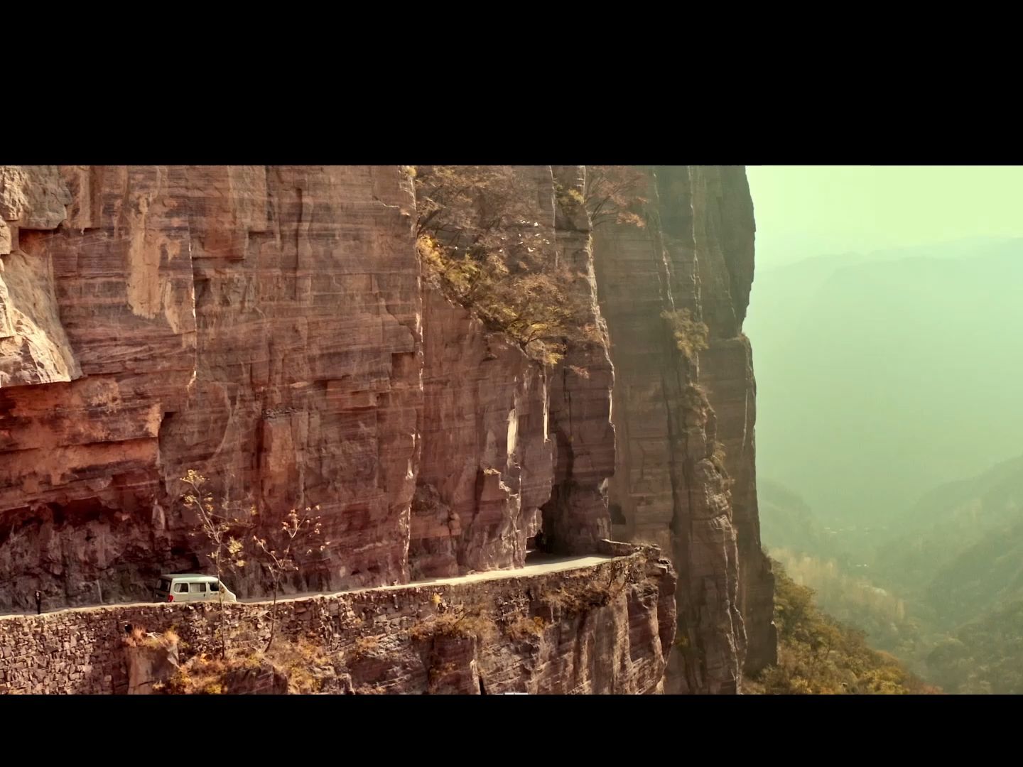 电影《悬崖下72小时》 欠钱怎么办