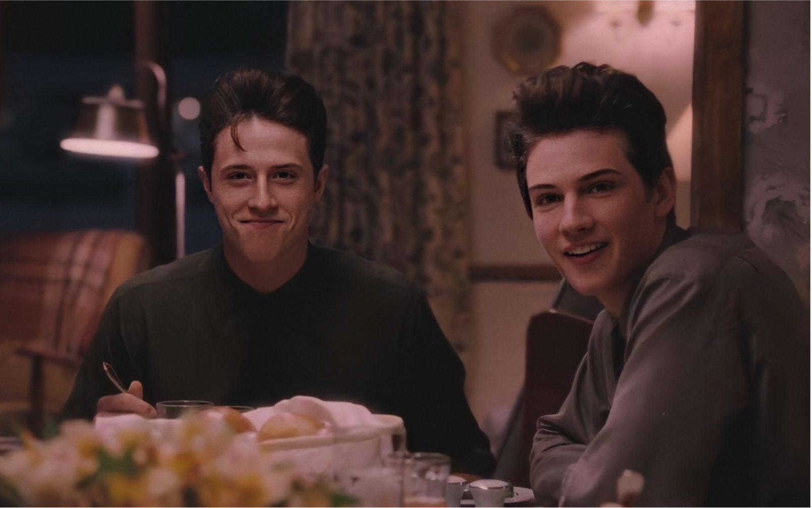 怦然心动女主juli的两个哥哥唱歌片段