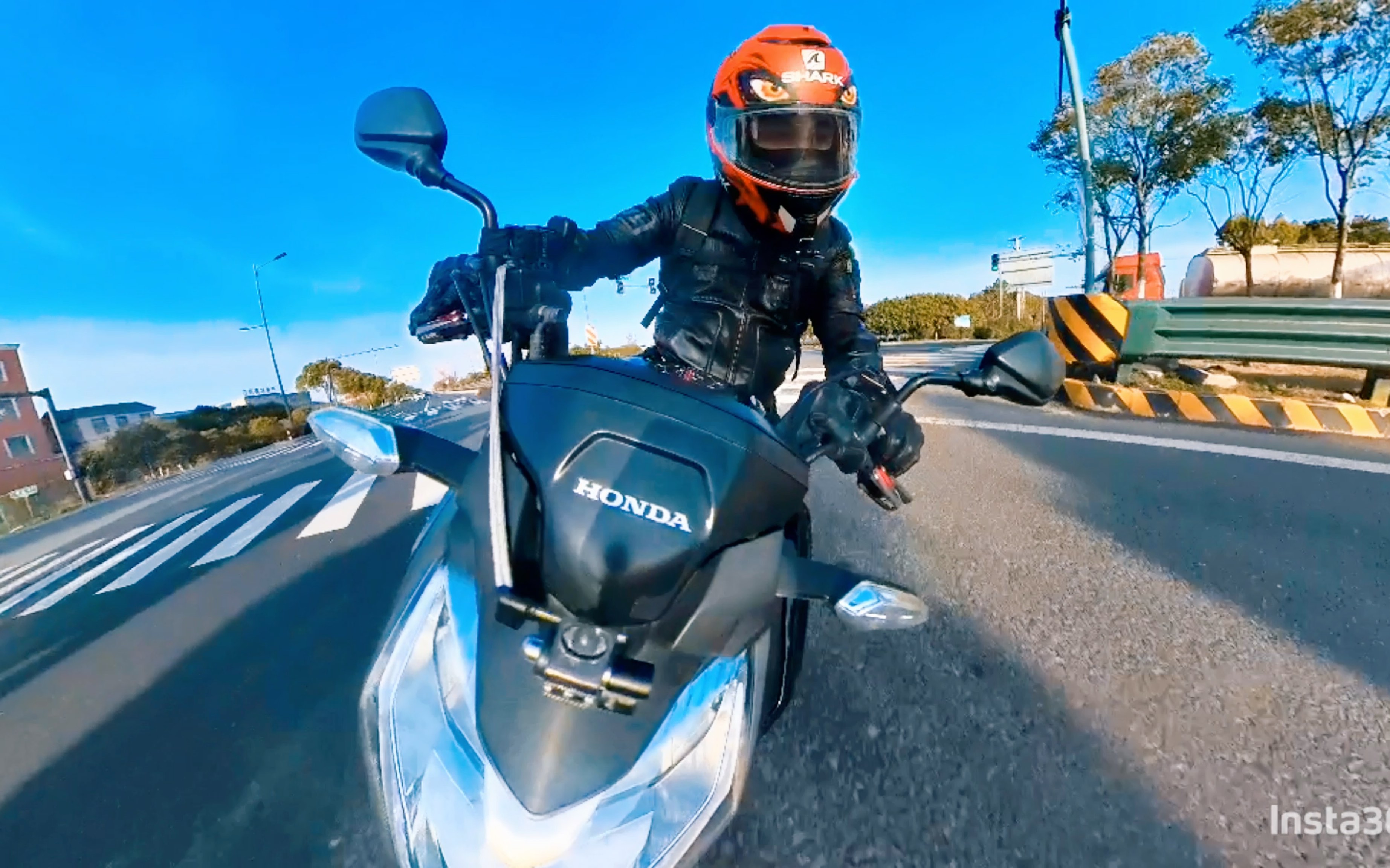 用insta360 x3记录一下上班路途中的风景!