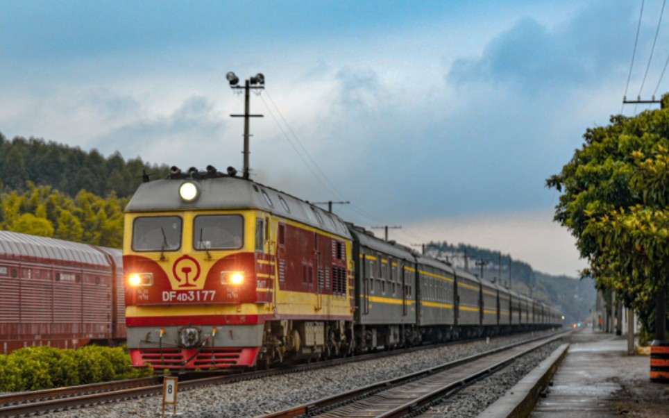 湘桂线拍东风4d3177