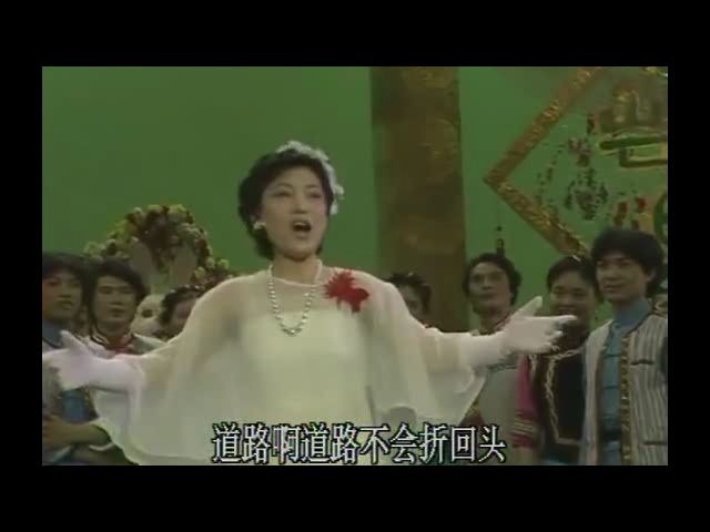 《大宅门》主题歌演唱者胡晓晴的成名曲《春天的钟》,唱功绝对是国家队级的,好听哔哩哔哩bilibili