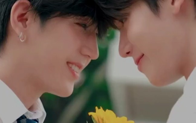 从校服到西装!卷毛小海好可爱