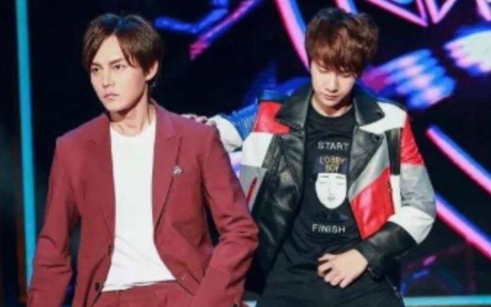 尹正跳舞合集,现场和王一博尬舞帅爆了,不愧是自带bgm的男人