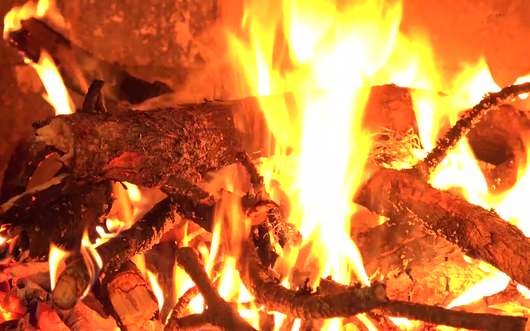 壁炉中燃烧的柴火真实时间2355非循环