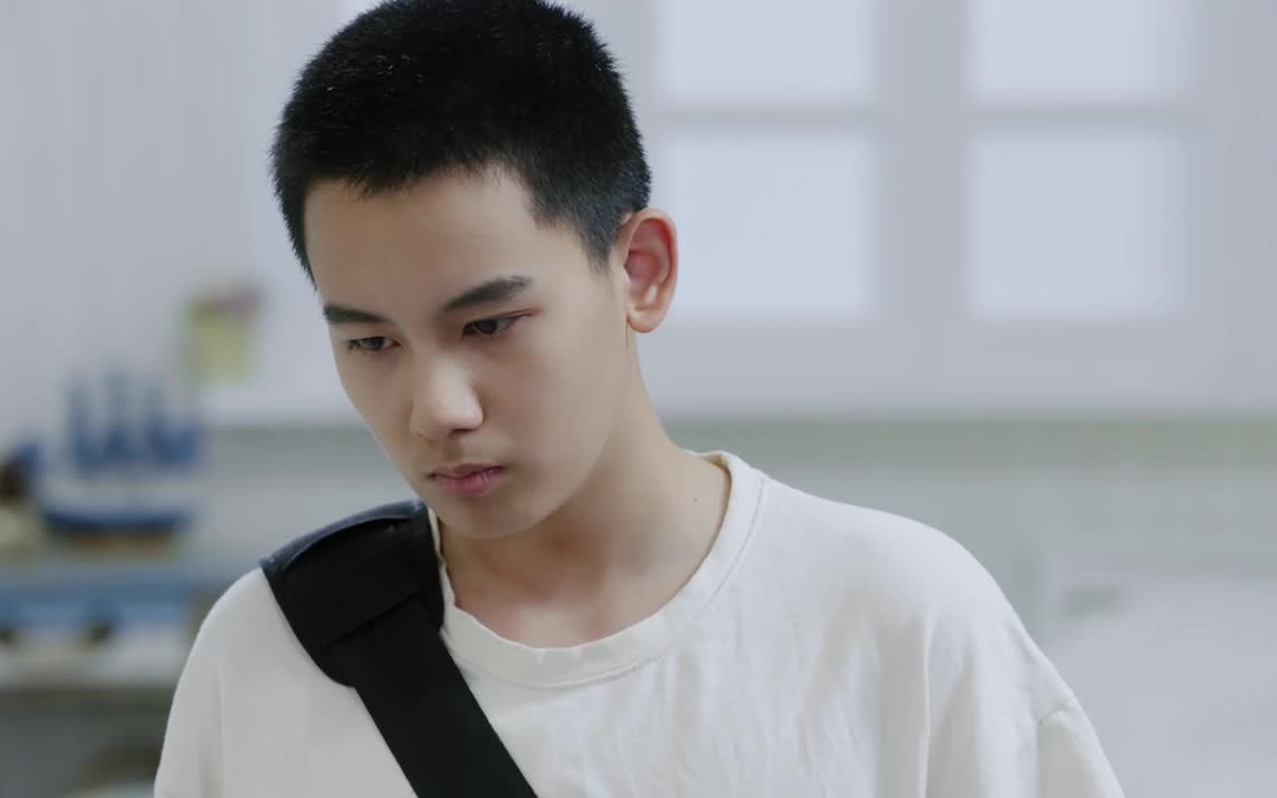 old boy[43]【胡先煦】萧晗去找网店老板算账被打