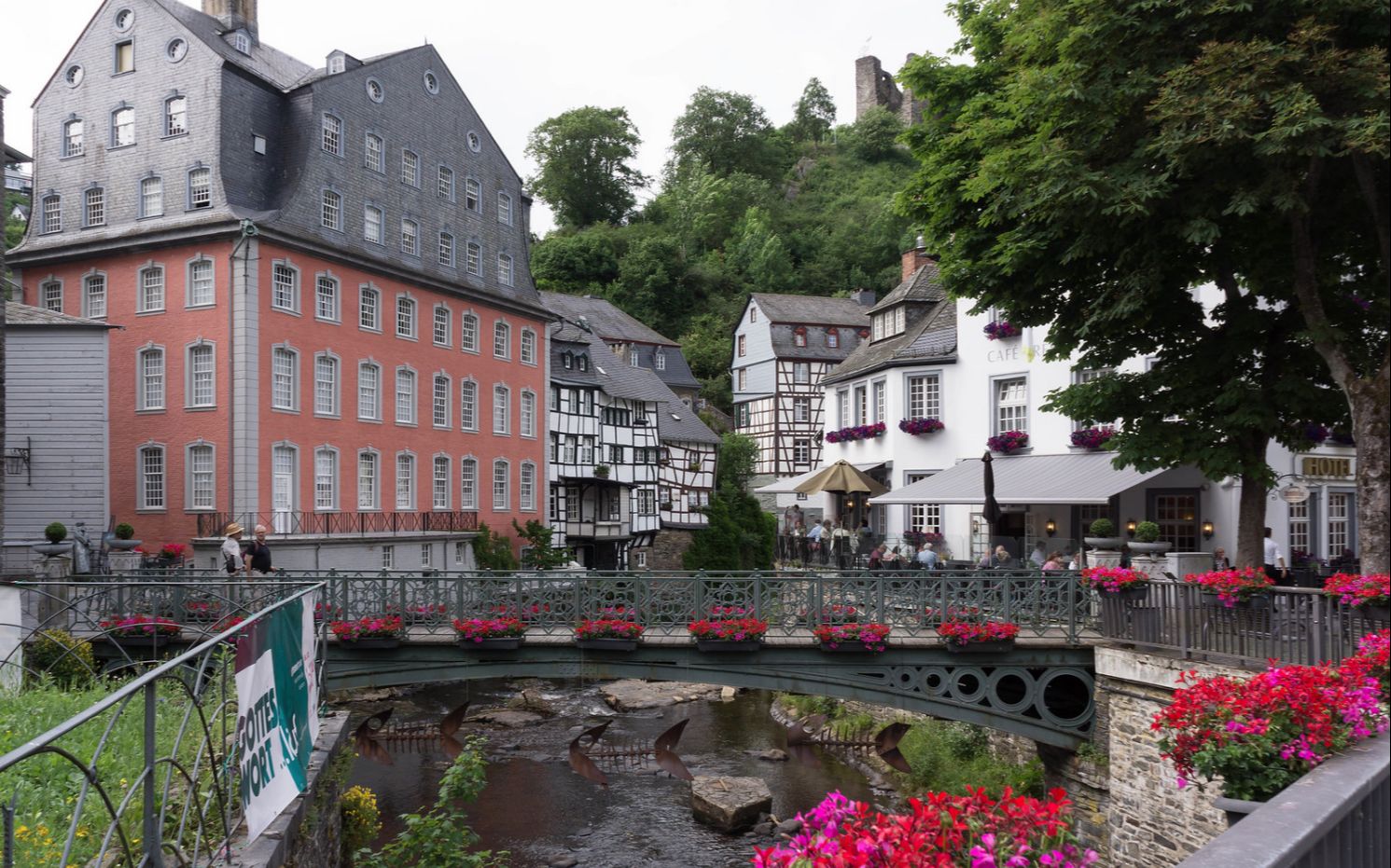 远离尘世,鲜花和诗意的德国蒙绍小镇,你喜欢这种小镇吗?