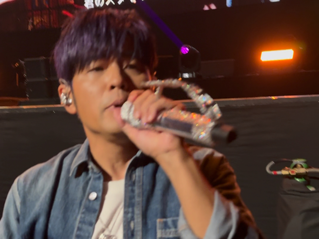拉到周杰伦的手了,周杰伦日本东京横滨演唱会《阳光宅男》20240407