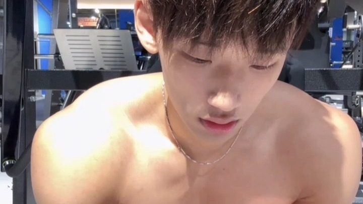 高清动漫《开MK体育 - 官方推荐滚球投注平台 高赔率·秒返水·注册送体验金局地摊卖大力》第18集完整版全集免费在线中国大陆国产动漫) - 动漫 - 英雄影院