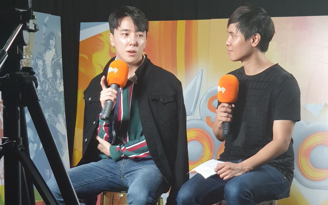 exo编舞老师kasper instagram live, 悉尼mukbang,同桌还有编舞老师