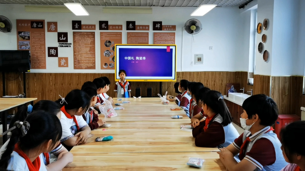 "半陶花开"陶瓷小讲师安冉 授课班级2019级六班