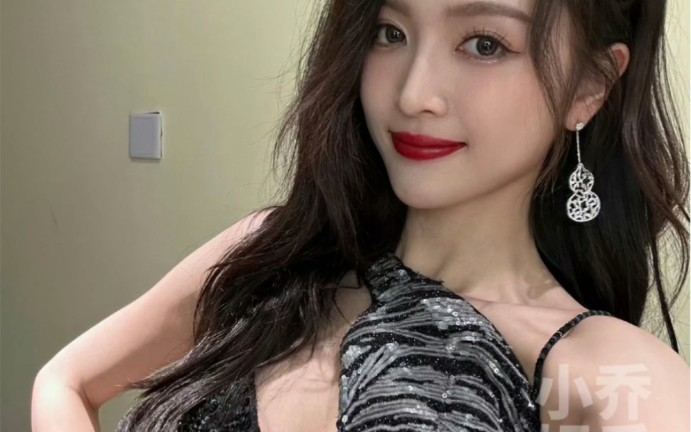 有一说一,吴宣仪的穿搭确实蛮土的吧