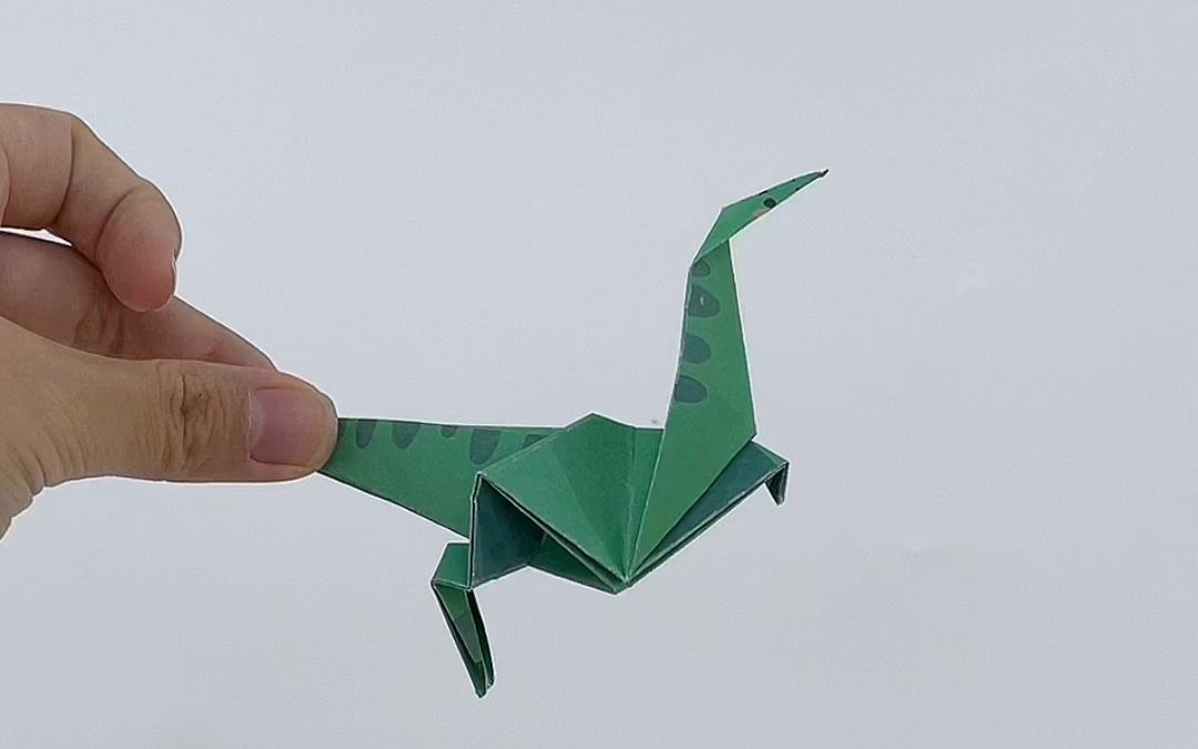 儿童手工折纸,一只可爱的迅猛龙