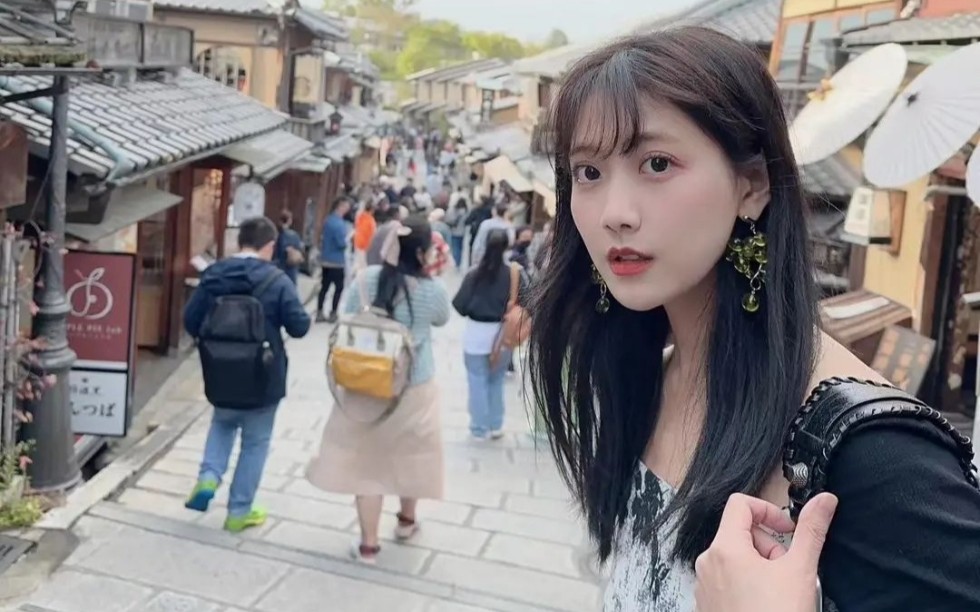 【李艺彤】第二次b站直播回放 旅游回来了 230415