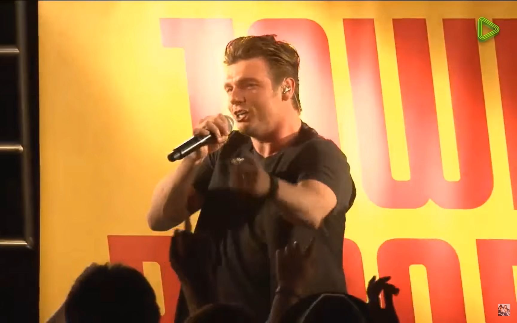 [图]Get Over Me Live - Nick Carter on 2016.10.2