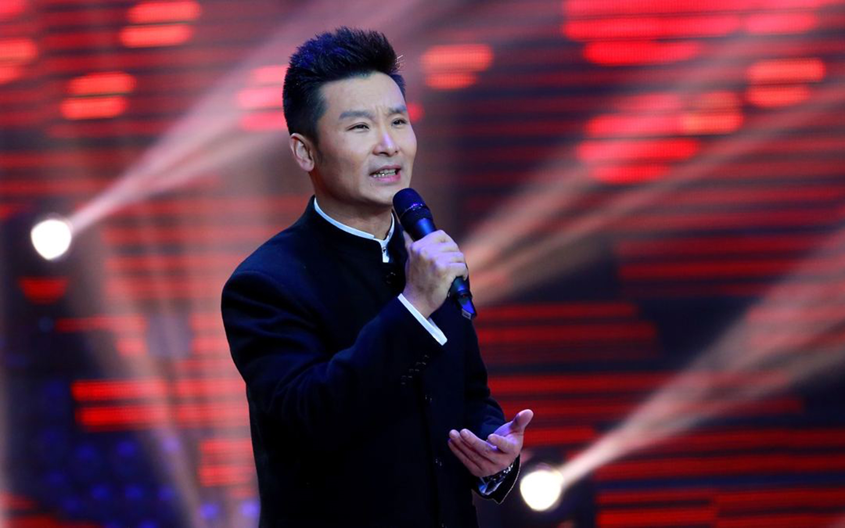 端午时节,刘和刚带你一起《赛龙舟》,被这嗓音震撼到了