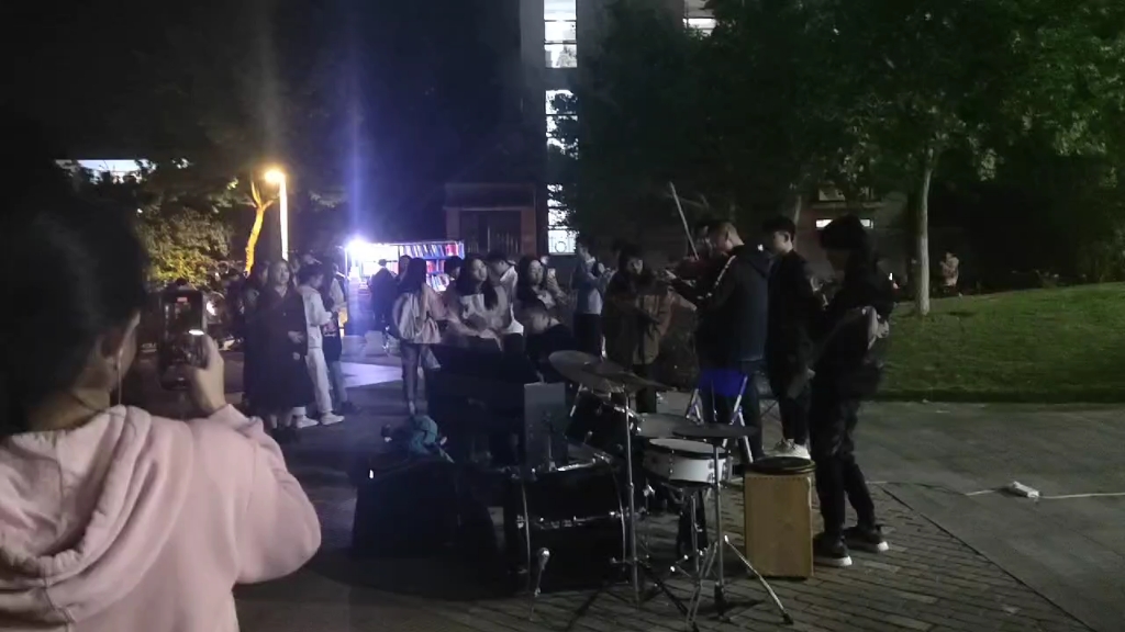 [图]当你在学校听见了原神主题曲