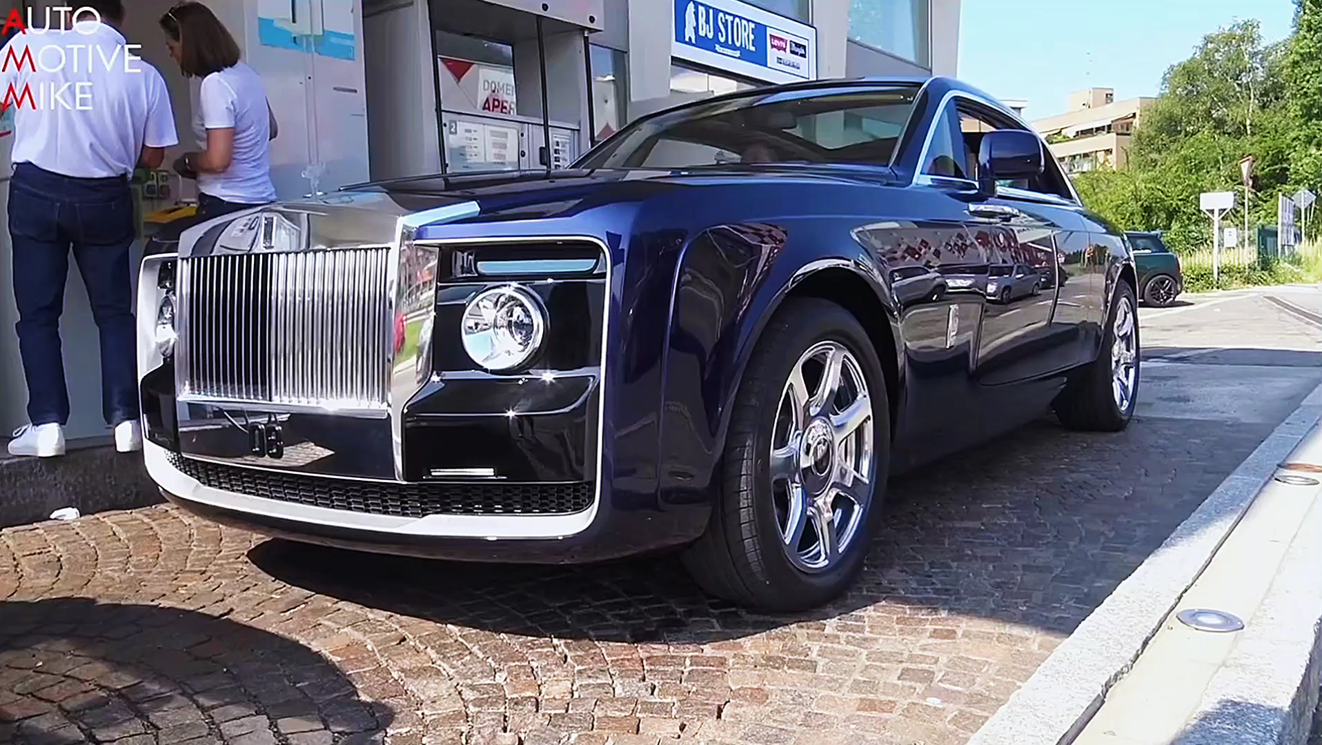 这种车好看不好坐,坐的也不舒服,这就是我为什么买不起它的原因!