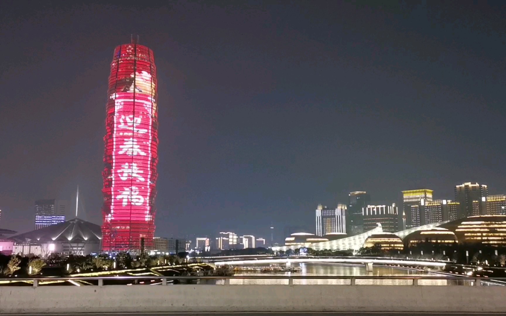 活动作品胶佬生活郑州cbd玉米楼新年灯光秀