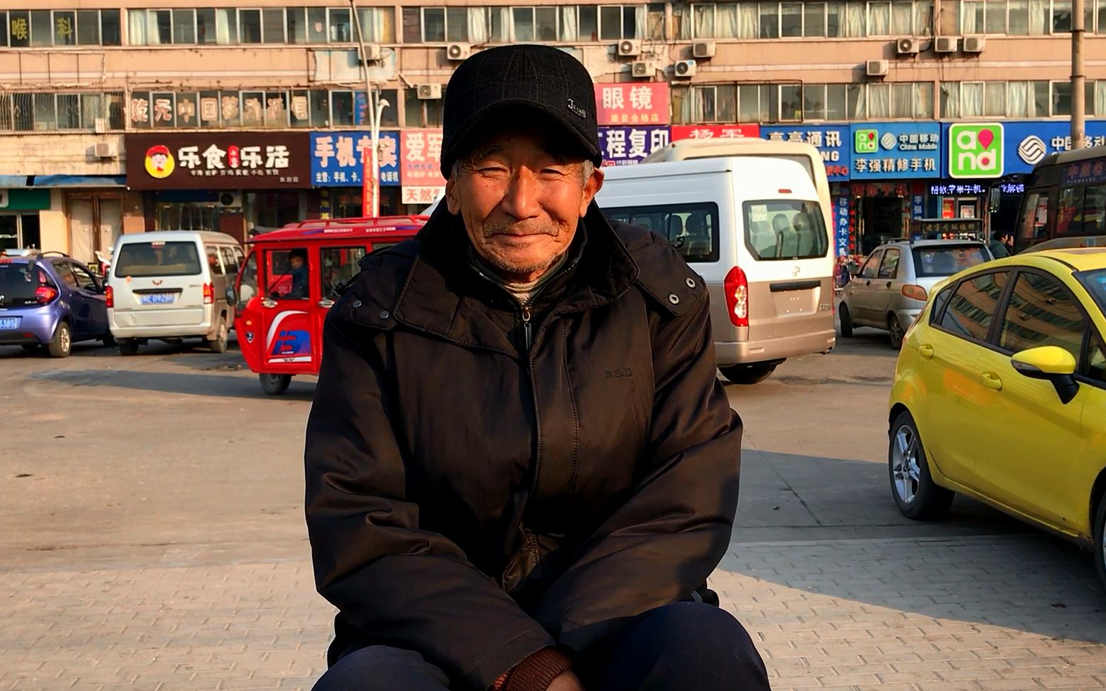 农村78岁大爷有4个女儿,1个月给老人多少生活费?生活真让人羡慕