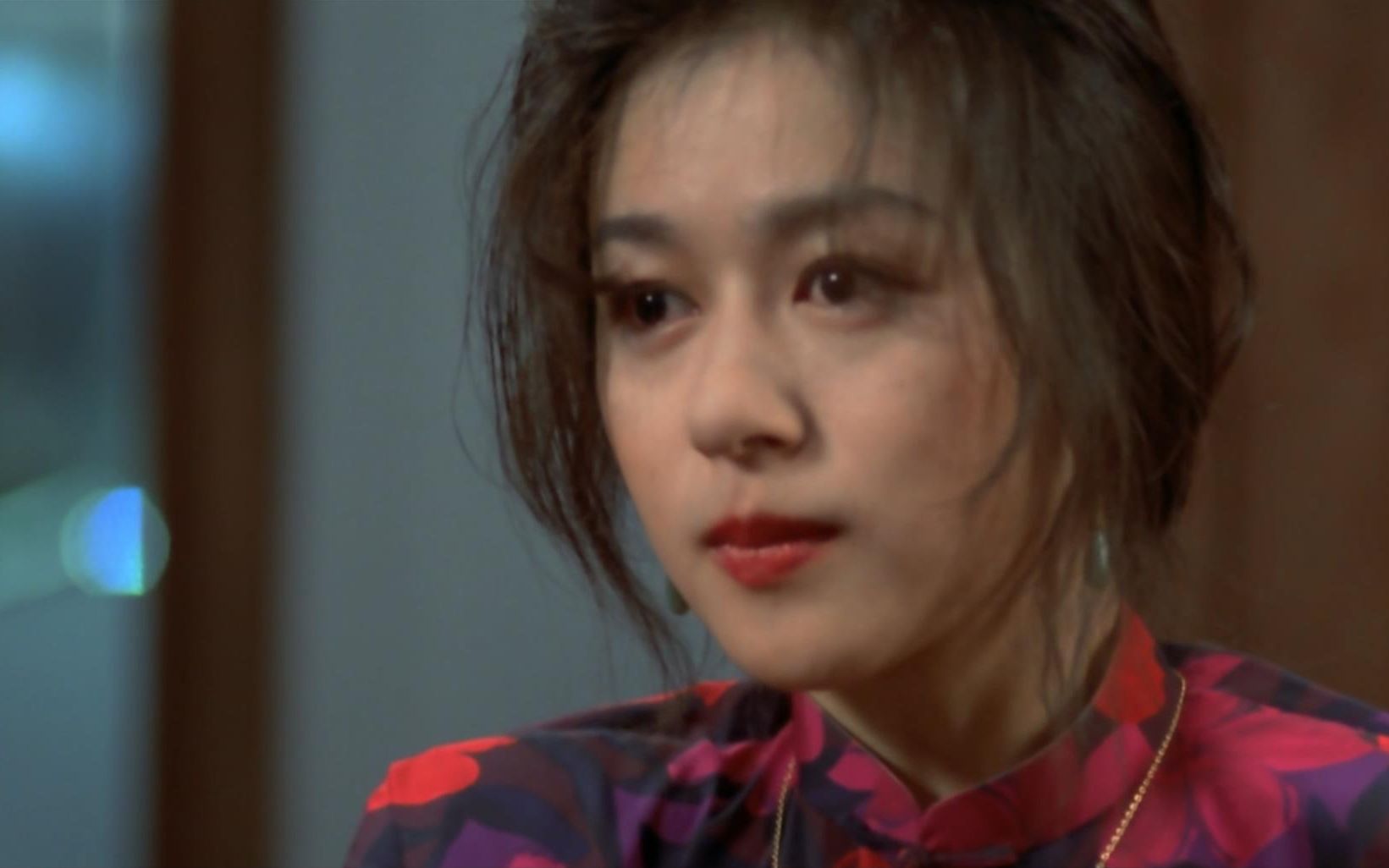 青山知可子电影《门二 东京日记》白色风衣 潮流不输现在