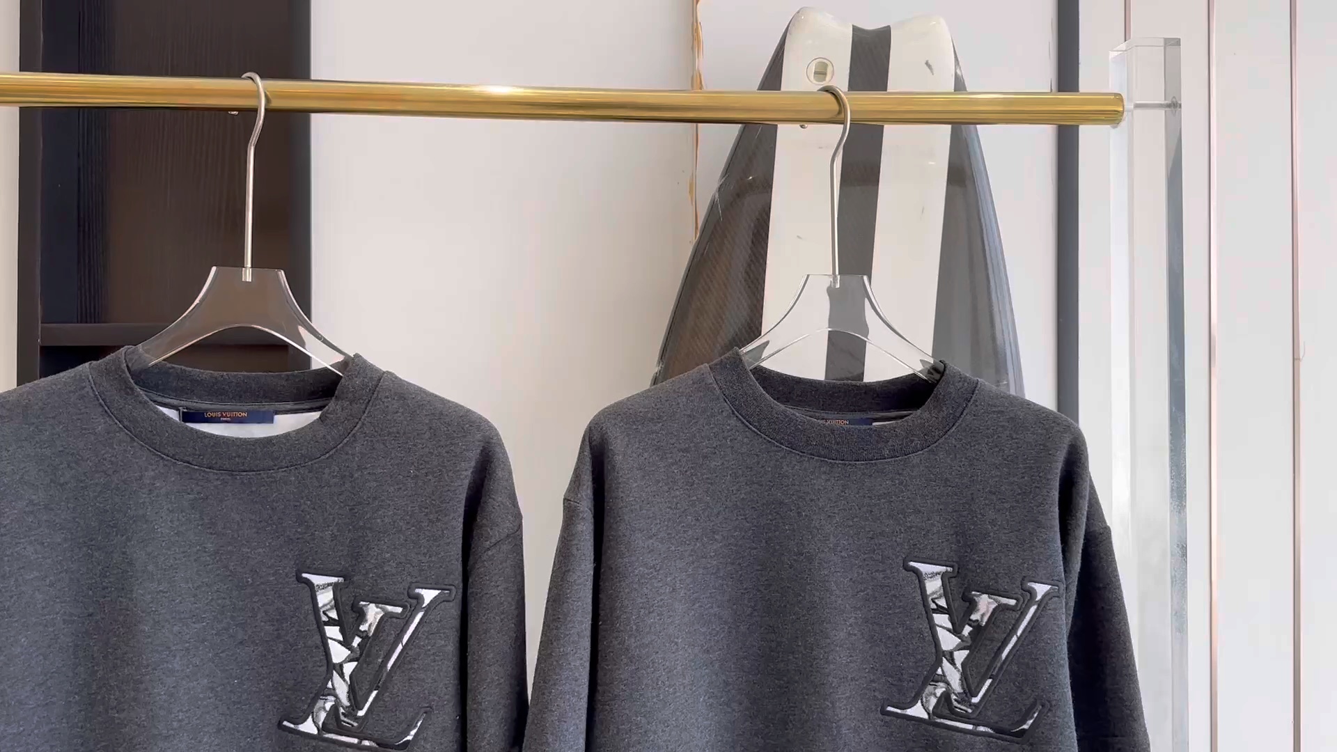 lv logo图案圆领卫衣 男女同款#奢潮 #潮牌男女同款 #秋冬新款