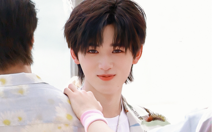 【宋亚轩】出片率百分之百的麻豆宋～230221 三亚 广告拍摄路透