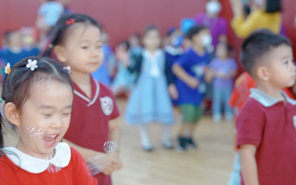 学校里的慈善筹款活动,可以更好地培养孩子们的慈善精神!哔哩哔哩bilibili