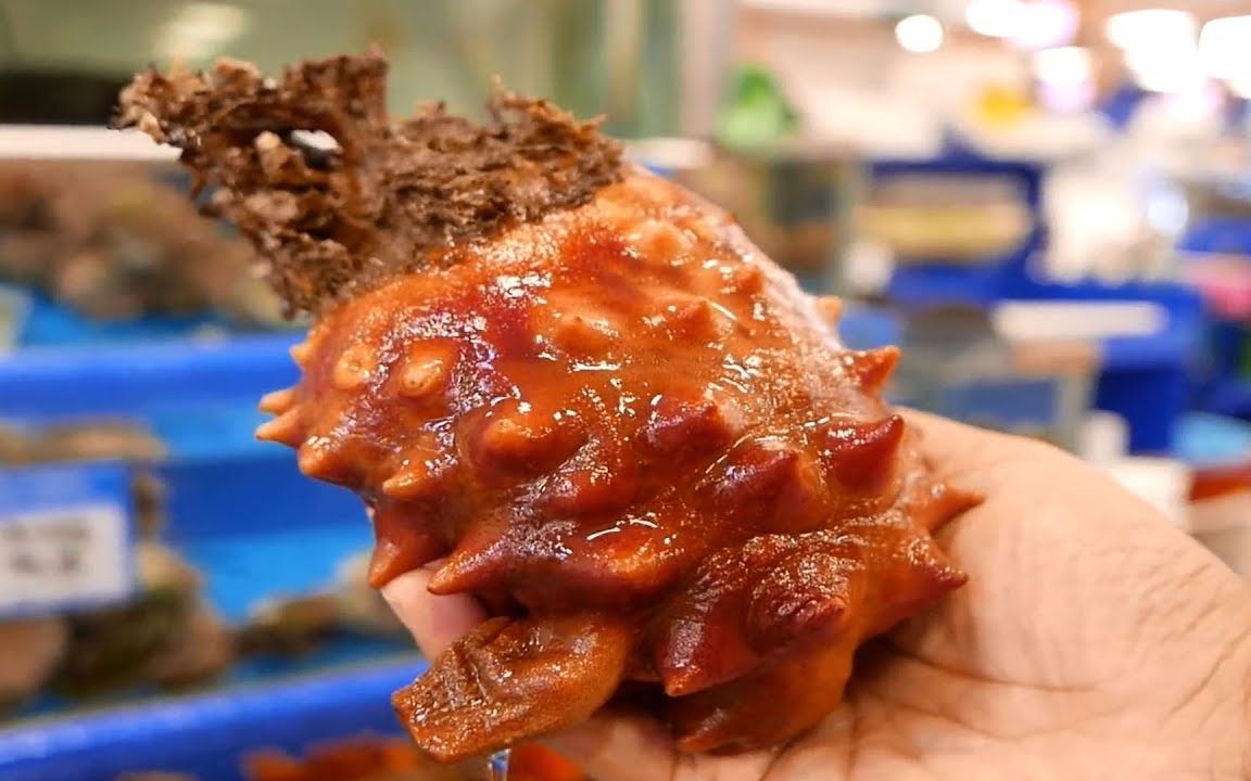 韩国大姐卖海鞘,顾客一次买10个,现切现吃,切到手酸!