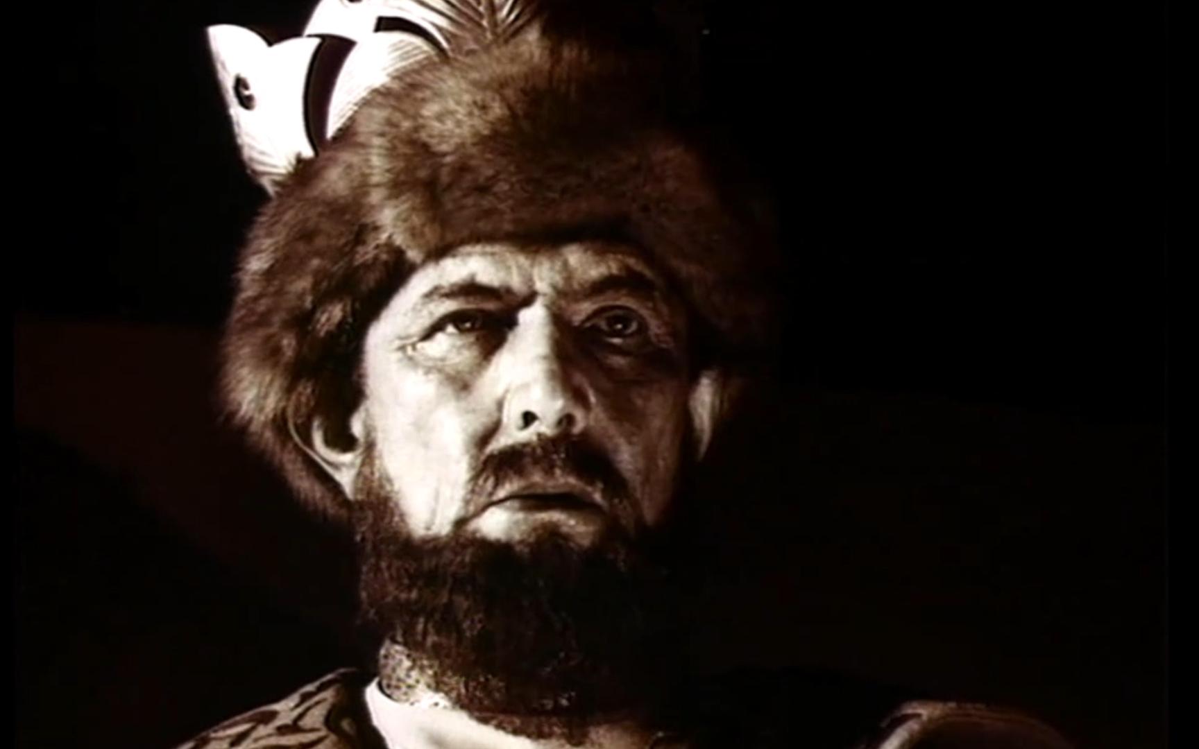 苏联上世纪九十年代拍摄的蒙古西征题材电影片段:花剌子模国王在朝堂