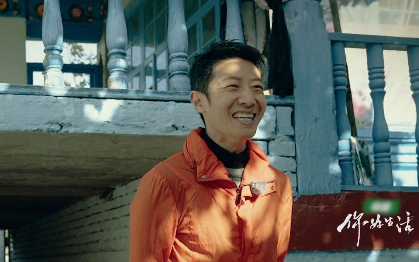 《你好生活》撒贝宁又加戏,小撒身高毫无压力走过门廊