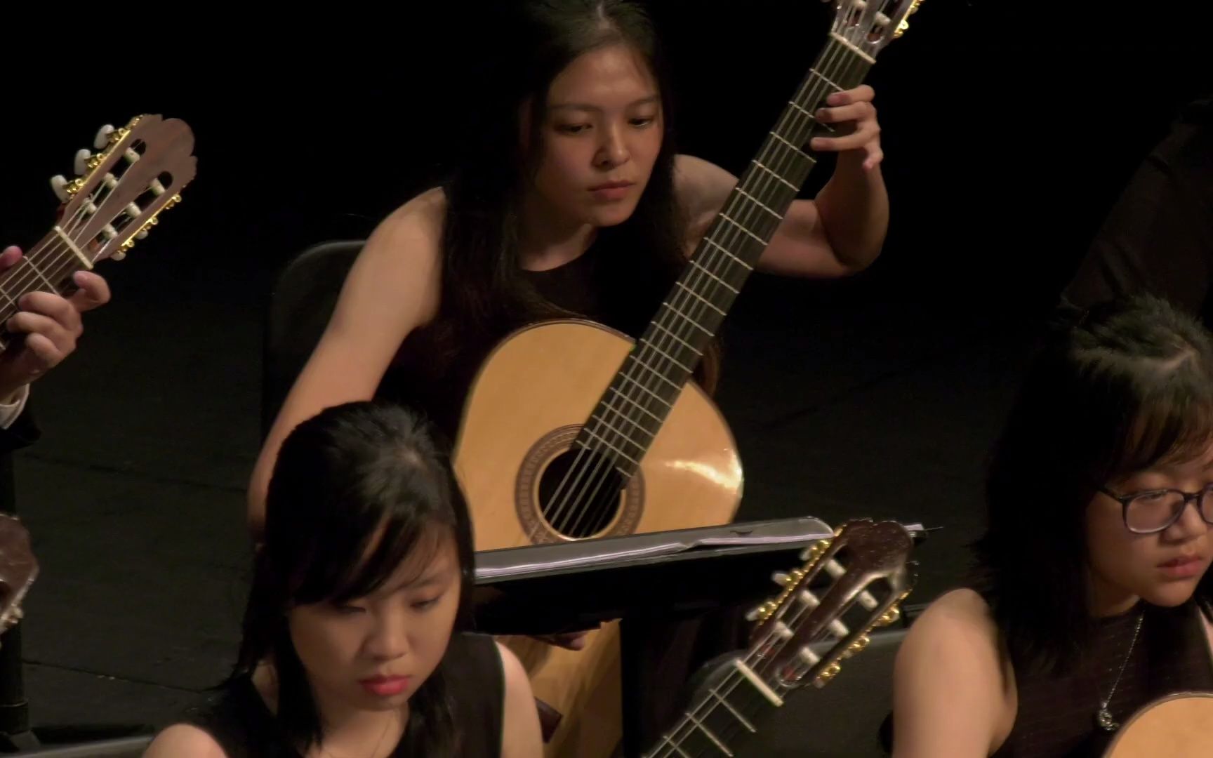 [图]古典吉他合奏 One Summers Day Joe Hisaishi NUS Guitar Ensemble