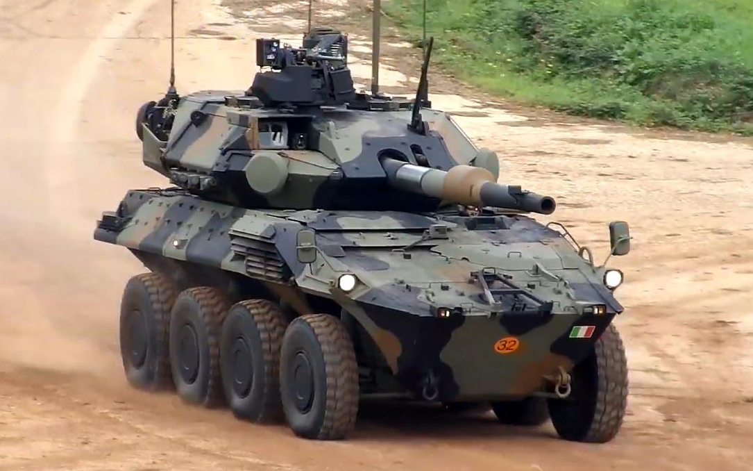 【机动展示】意大利"半人马座"Ⅱ mgs型机动火炮系统(120毫米滑膛炮)